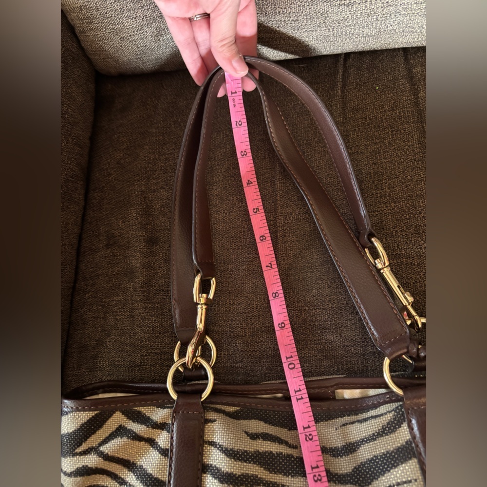 MICHAEL KORS Large Zebra Print Tote Bag w/ Detachable Wristlet | Snap Closure - Picture 12 of 13